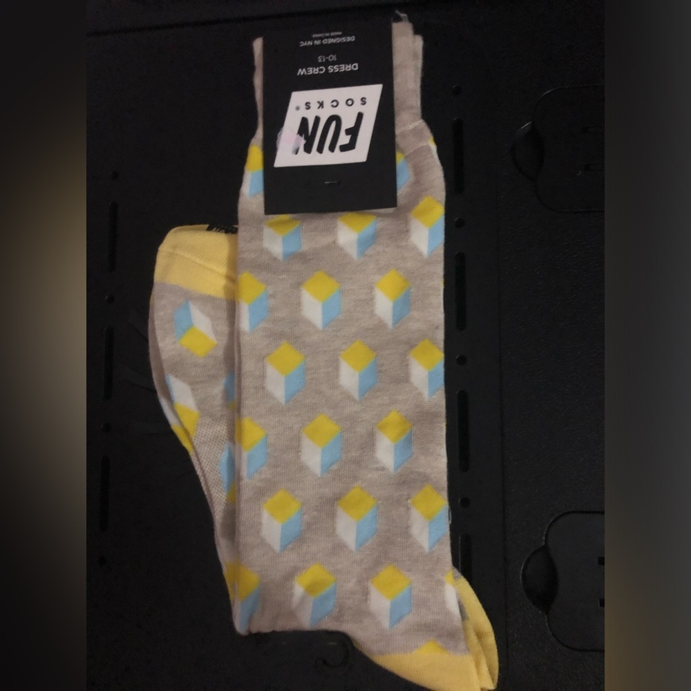Men’s Beige Geometric Dress Crew Socks – Yellow & Light Blue
